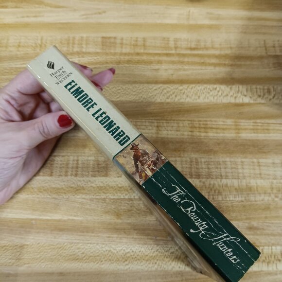 The Bounty Hunters A Classic Tale of Frontier Law Elmore Leonard  Paperback Book - Picture 3 of 8